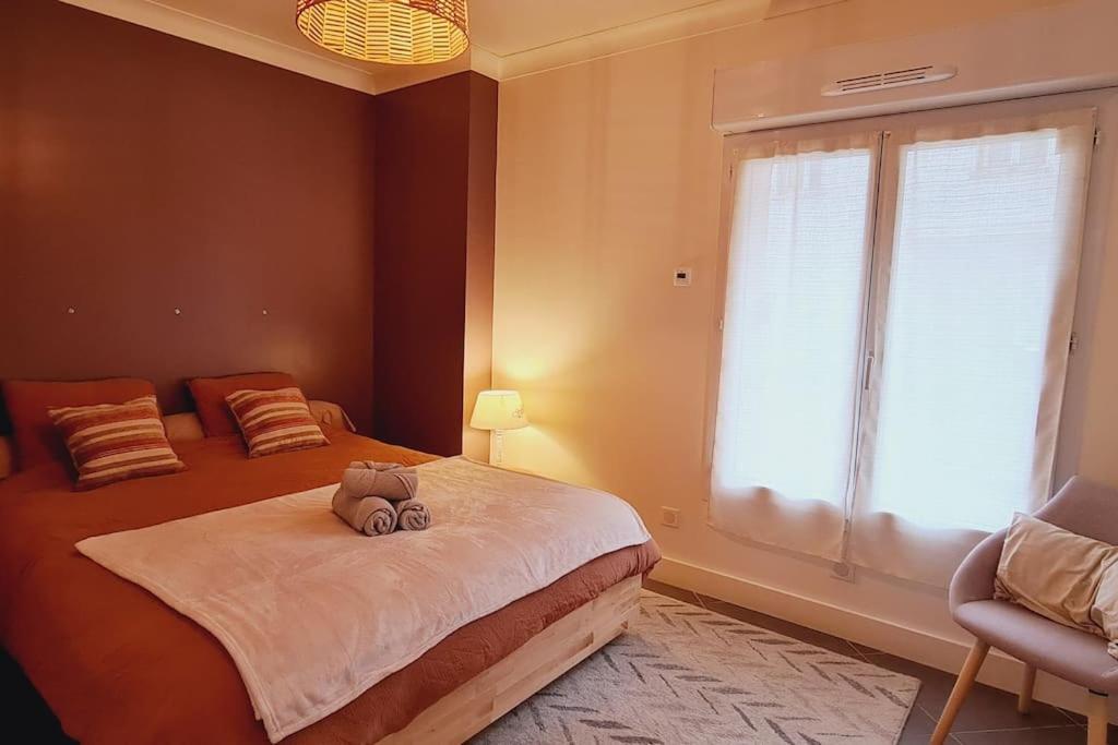 Appartement 2 Pieces Centre Ville Avec Parking Neauphle-le-Château Buitenkant foto